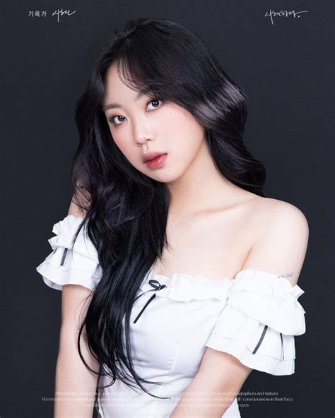 Lee Young Ji .